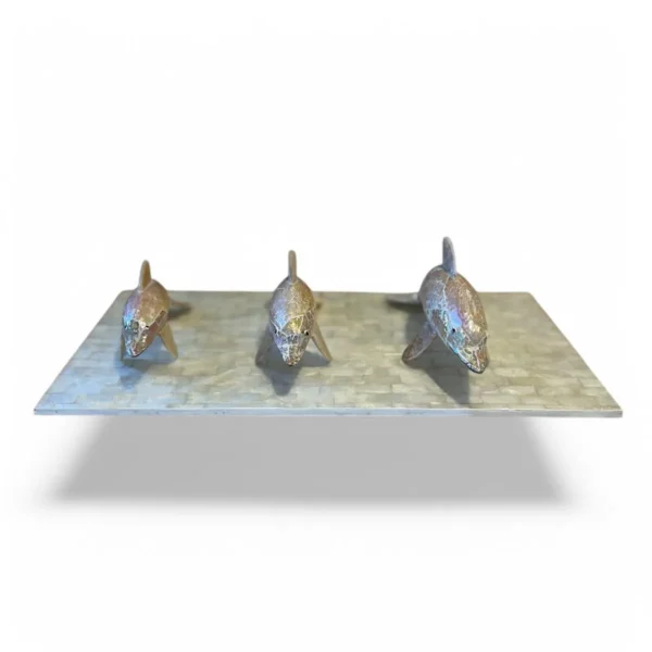 Tabua com Três Golfinhos  Madrepérola - 40x20cm
