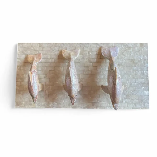 Tabua com Três Golfinhos  Madrepérola - 40x20cm - Imagem 2