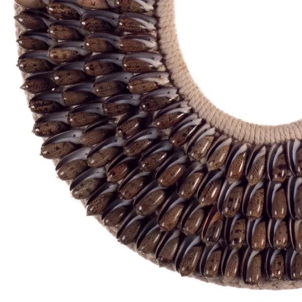 Colar de Conchas e Macramê - Caramujo Olive Brown - 35cm - Imagem 2