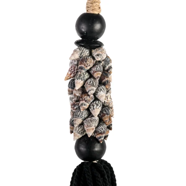 CONTR24 - Tassel de Caramujo Nassa Columbella e Macramê Preto - 40cm - Imagem 3